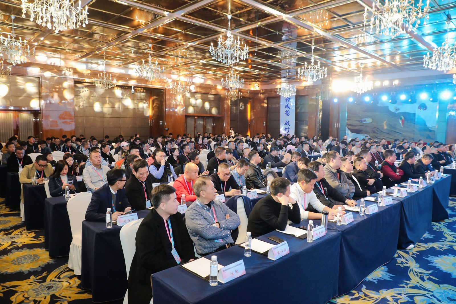 厚積成勢(shì) 破竹躍進(jìn)—嘉寶莉地坪材料2024年全國(guó)經(jīng)銷(xiāo)商戰(zhàn)略峰會(huì)隆重召開(kāi)!